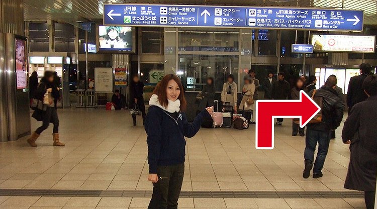 JR新大阪駅の中央出口でて右方向へ